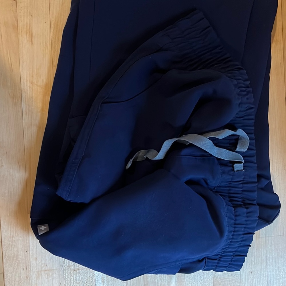 Figs Yola scrub pant high waisted navy with gray string